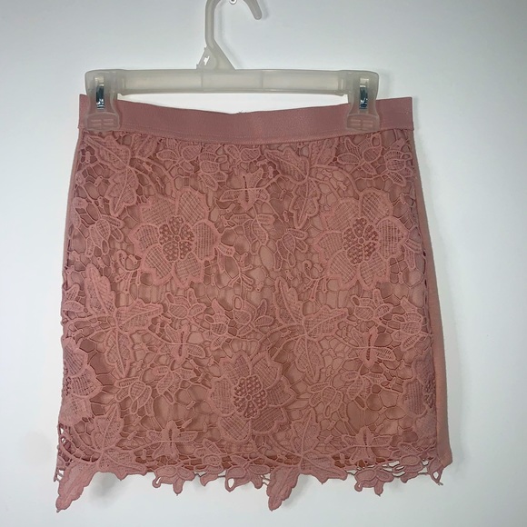 Light Pink American Eagle Lace Mini Skirt - Picture 1 of 2